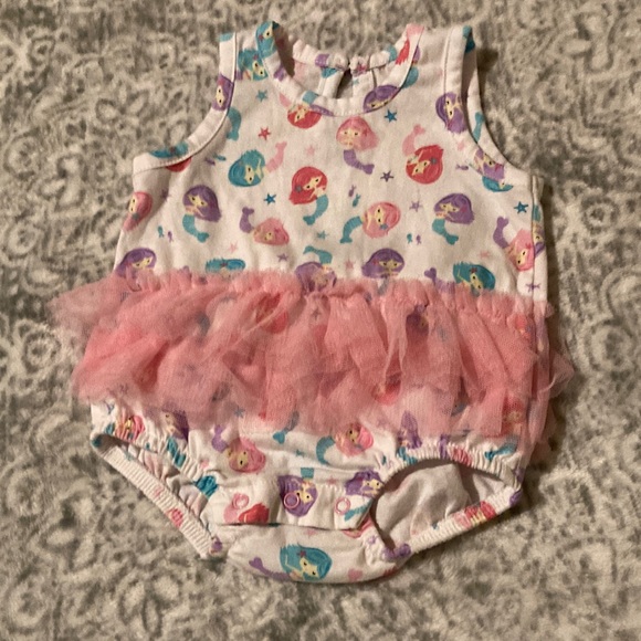 Baby Essentials Infant Onesies - Picture 1 of 4